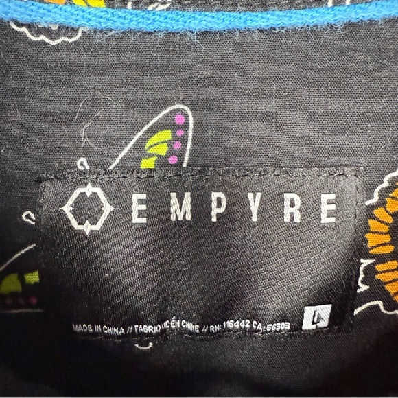 Empyre Short Sleeve Button Down Shirt  Colorful Butterfly Pattern Size Large GUC - Picture 3 of 6